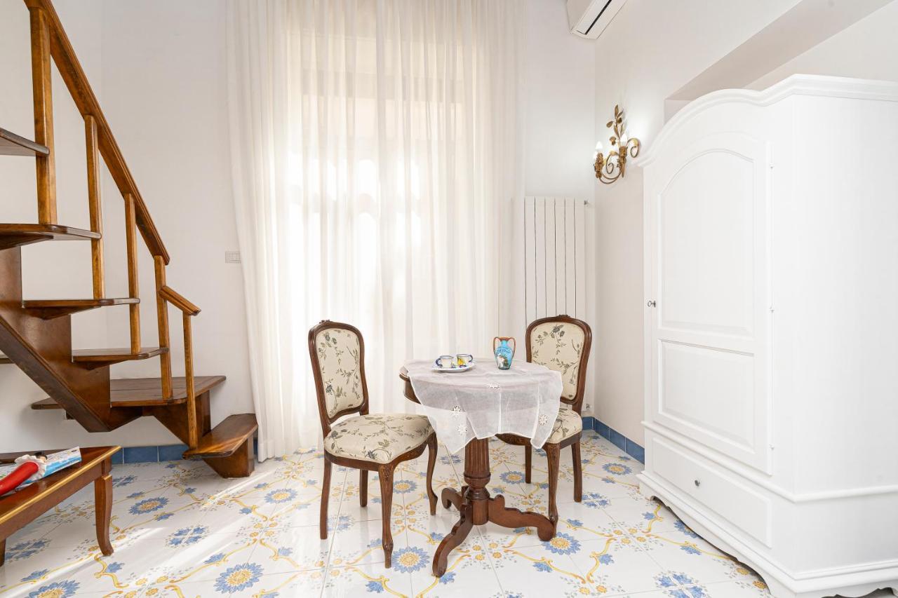 Napulitandream Duomo Hotel Napoli Bagian luar foto