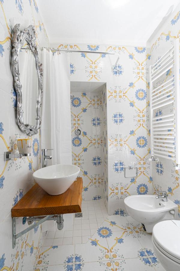 Napulitandream Duomo Hotel Napoli Bagian luar foto